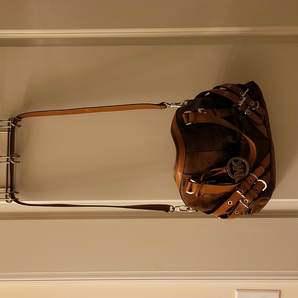 Authentic. Vintage. MICHAEL Michael Kors Brown Distressed Leather Bag - Picture 3 of 14